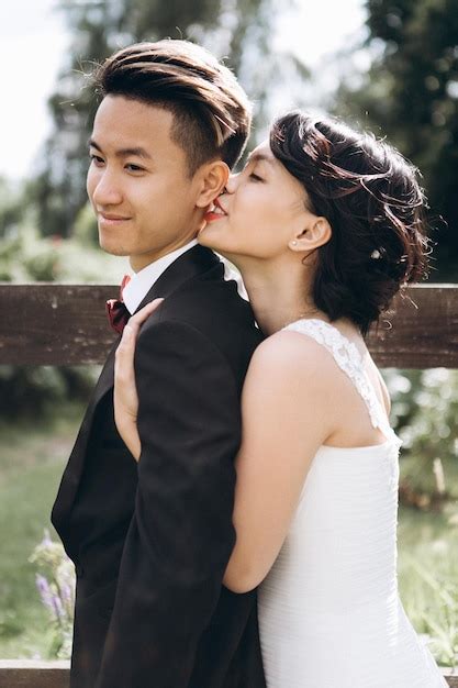 Novios Coreanos D A De La Boda Novia Y Novio Foto Premium