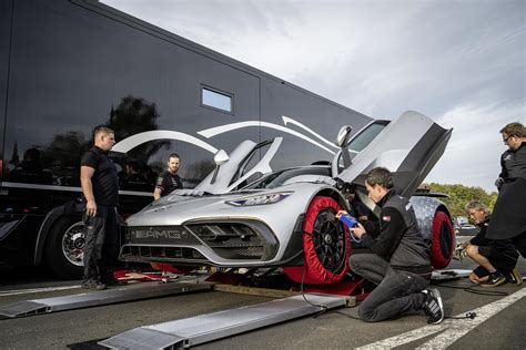 Mercedes AMG One destrói recorde do 911 GT2 RS no Nürburgring