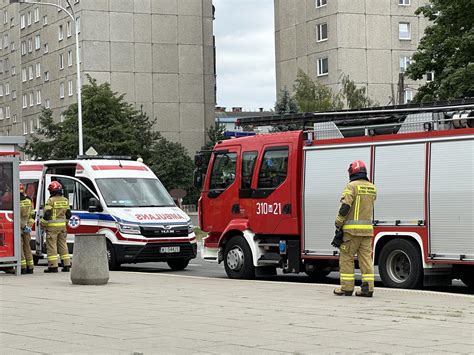 Horror na przystanku autobusowym w Warszawie Siedział na ławce z nosa