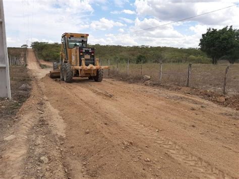 Estrada de Cavalo Morto é recuperada e melhorias em estradas rurais são