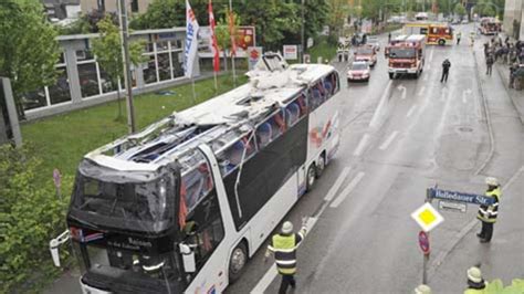 Dachauer Stra E Pelkovenstra E M Nchen Bus Bleibt In Unterf Hrung