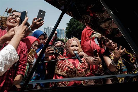 Putri Ariani Hentak Istana Merdeka Nyanyikan Rungkad Dan Melati Suci