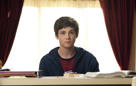 Review The Perks Of Being A Wallflower Explores Finding Ones True