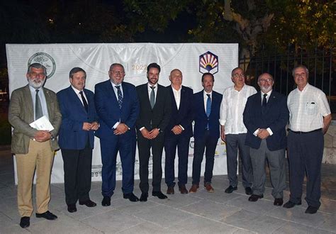 El Colegio de Veterinarios de Sevilla acude a la presentación del libro