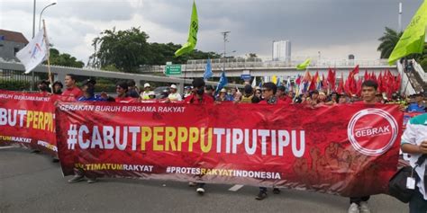 RIBUAN BURUH DEMO TOLAK PERPPU CIPTA KERJA SERIKAT PEKERJA NASIONAL