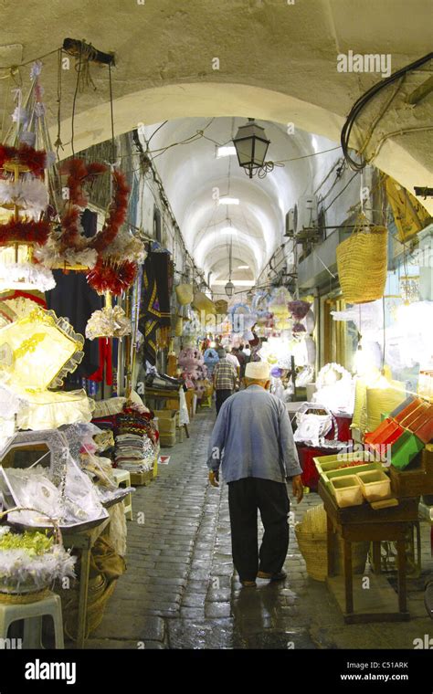 Shopping Tunis Medina High Resolution Stock Photography And Images Alamy