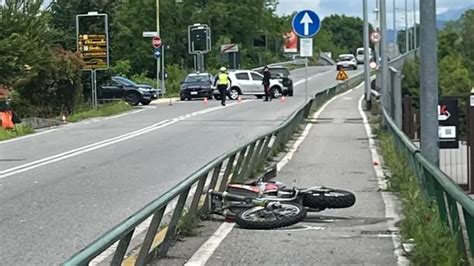 Azzano Scontro Tra Moto E Furgone Grave Un Giovane