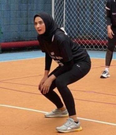 Fakta Dan Profil Ade Maya Mantan Istri Ibnu Jamil Seorang Atlet Voli Gaes