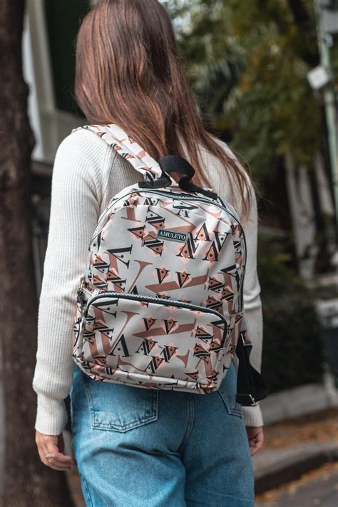 Mochila M RETRO NUDE AMULETO
