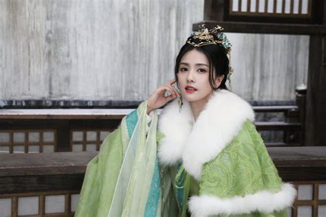 Potret Bai Lu Saat Syuting Drama Xianxia Till The End Of The Moon