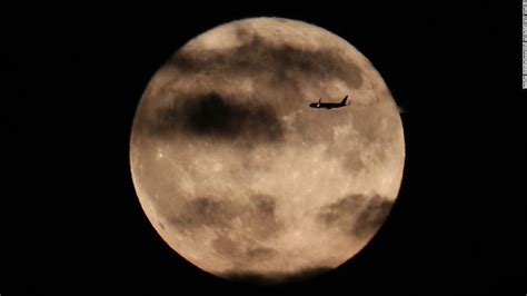 Lua cheia de setembro veja a lua cheia brilhar no céu noturno esta noite