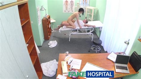 Fake Hospital Studentka Lady Dee Zaplat Doktorovi Sv M Kl Nem Porno