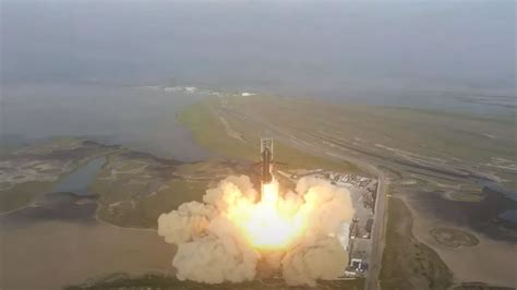 Spacexs Starship Explodes Minutes After Landmark Launch Of Worlds