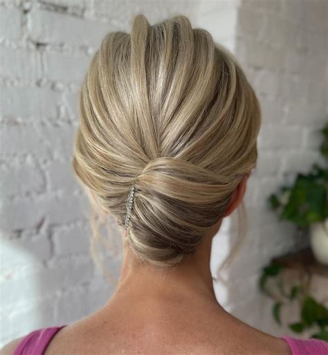 30 Gorgeous Mother Of The Bride Hairstyles For 2024