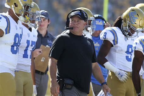 Former UCLA players criticize Chip Kelly's treatment of blacks - Los ...