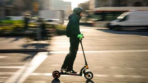 Renfe prohíbe el acceso con patinetes eléctricos a todos sus trenes a