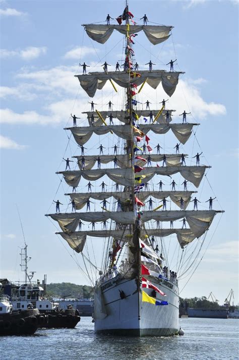 Arriba a La Habana buque escuela Cuauhtémoc de la Armada mexicana