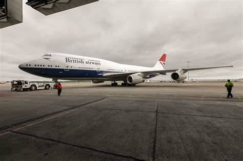 IMAGENS British Airways apresenta 747 a última pintura