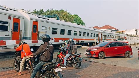 PALANG PINTU PERLINTASAN KERETA API Jalan Layur Kota Semarang Ka