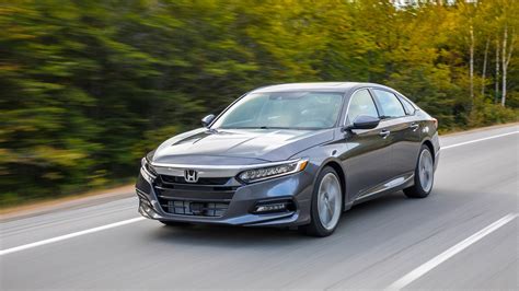 Best Midsize Sedans Top Rated Midsize Cars For 2020 Edmunds