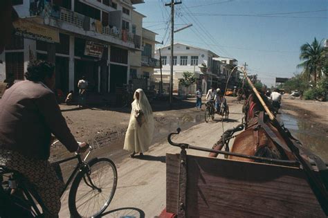 Evocative Photos Showcasing 1980s Life in Myanmar