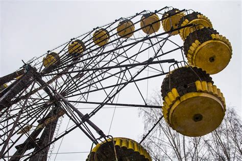 Roda Gigante Abandonada No Centro Da Cidade De Pripiat Na Zona De