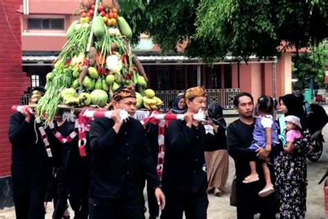 Melihat Tradisi Hajat Bumi Petani Majalengka Saat Sambut Musim Tanam