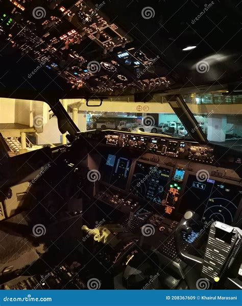 Real Cockpit Boeing 737 Máx Imagen De Archivo Imagen De Boeing Fresco 208367609