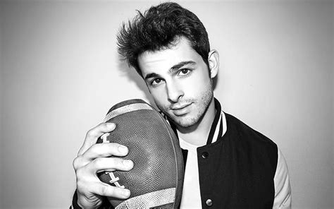 Is Zach Tinker Gay What Is The Sexuality Of American Actor Zach Tinker Crossover