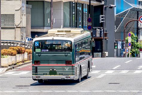 バスの運転手になるためには？業務形態から年収まで詳しくご紹介！ 働き方を選ぶ ミドルシニアマガジン マイナビミドルシニア