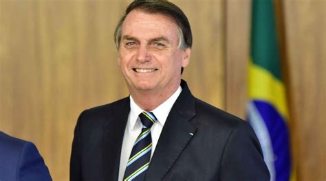 Bolsonaro anuncia saída do PSL e planos para novo partido a aliados