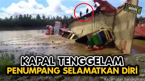 Video Detik Detik Kapal Bermuatan Truk Tenggelam Penumpang Lompat