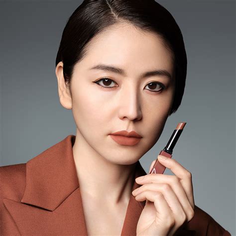 長澤まさみ「nars」22年秋新商品「パワーマット リップスティック」キャンペーンモデルに 「日々を彩って」 オトナンサー