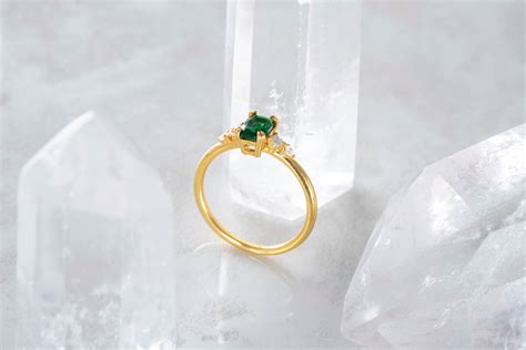 14K Gold Emerald Green Baguette Center Stone Ring Green Stone