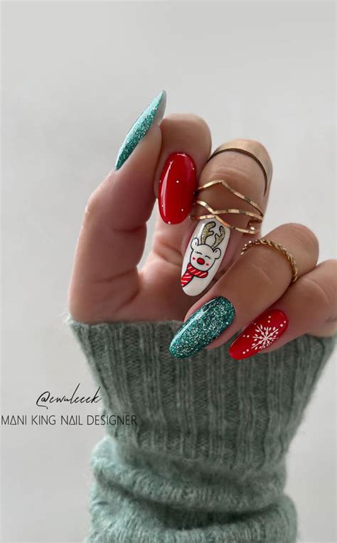 Christmas Holiday Nails For A Festive Look Shimmery Green Red