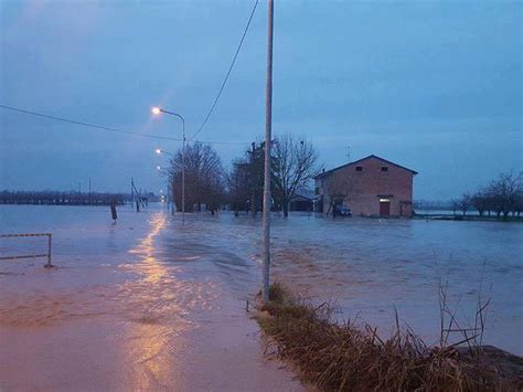 Emilia Esonda L Enza Evacuate Mille Persone Ghiaccio In Piemonte