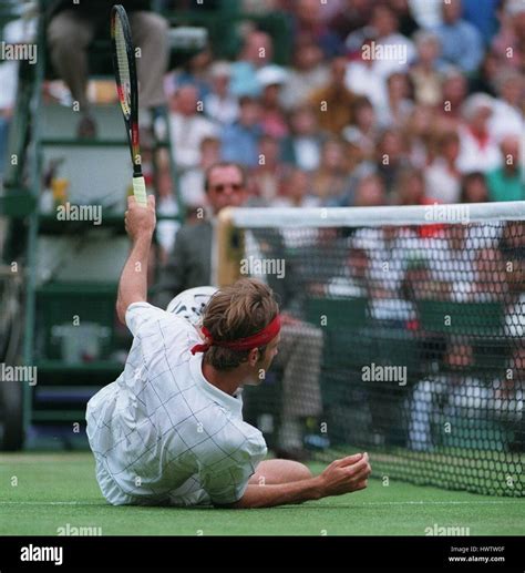 GREG RUSEDSKI WIMBLEDON 05 July 1995 Stock Photo - Alamy