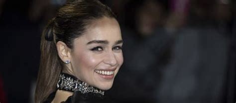 Emilia Clarke Spricht Ber Ihre Nacktszenen Bei Game Of Thrones Dasding