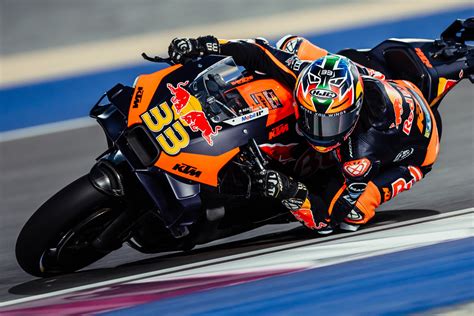 Binder Miller Chase The Night At Qatar Test Roll On Motogp