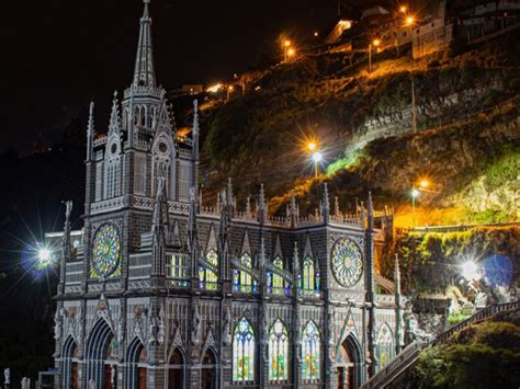 Tour al Santuario de las Lajas plan de 2 días con transfers aeropuerto