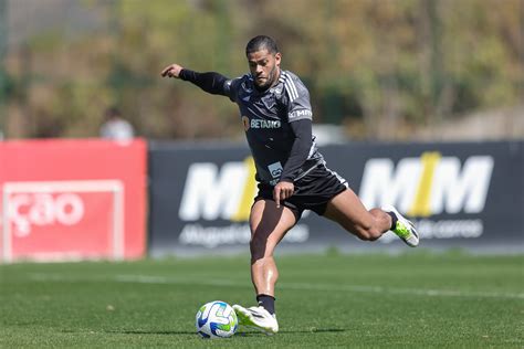 Elenco Treina Pela Manh E Segue Tarde Para Sp Clube Atl Tico Mineiro