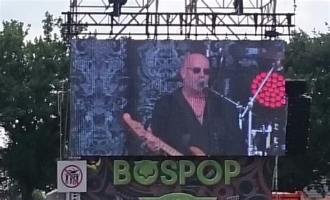 With These Sun Glasses I Think He S Just Naked Enough R IsBruceWillisTooNaked