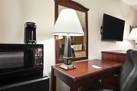 Travelodge by Wyndham La Porte/Michigan City Area | LaPorte, IN Hotels