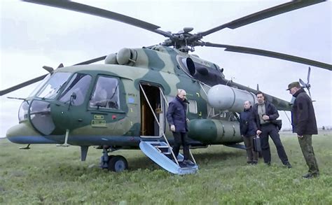 Vladimir Putin Visita Cuarteles De Las Tropas Rusas En Los Territorios