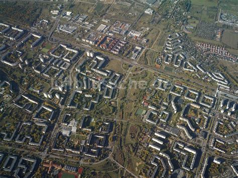 Berlin Von Oben Plattenbau Hochhaus Wohnsiedlung An Der Kreuzung