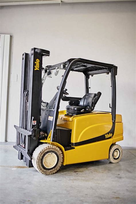 Yale ERP35VL Electric Counterbalance Forklifts Material Handling Yale