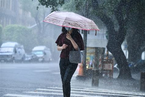 午後雨又炸！氣象局發布大雨特報 北北基等16縣市注意雷擊、強陣風 上報 焦點