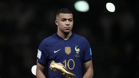 Kylian Mbappé devance Lionel Messi pour le Soulier d or de la Coupe du