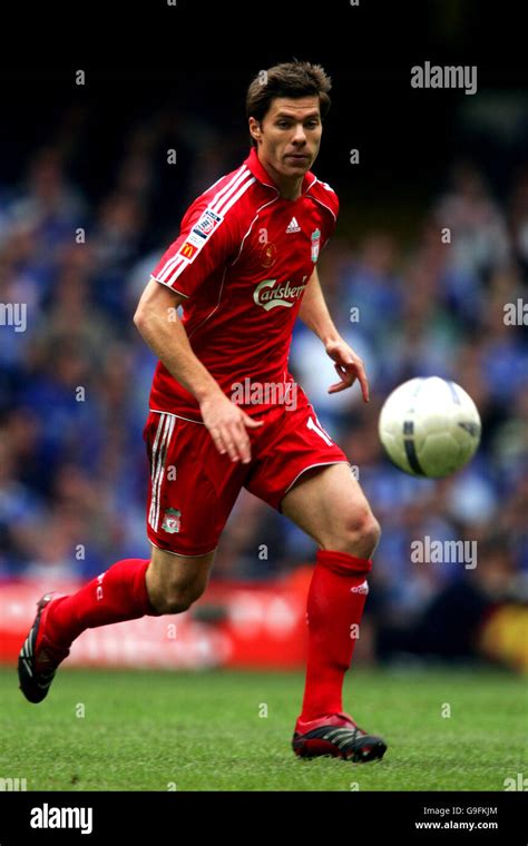 Xabi Alonso Liverpool Chelsea Hi Res Stock Photography And Images Alamy