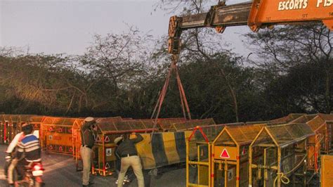 Farmers Protest Centre Holds Talk Tractors March To Delhi Borders